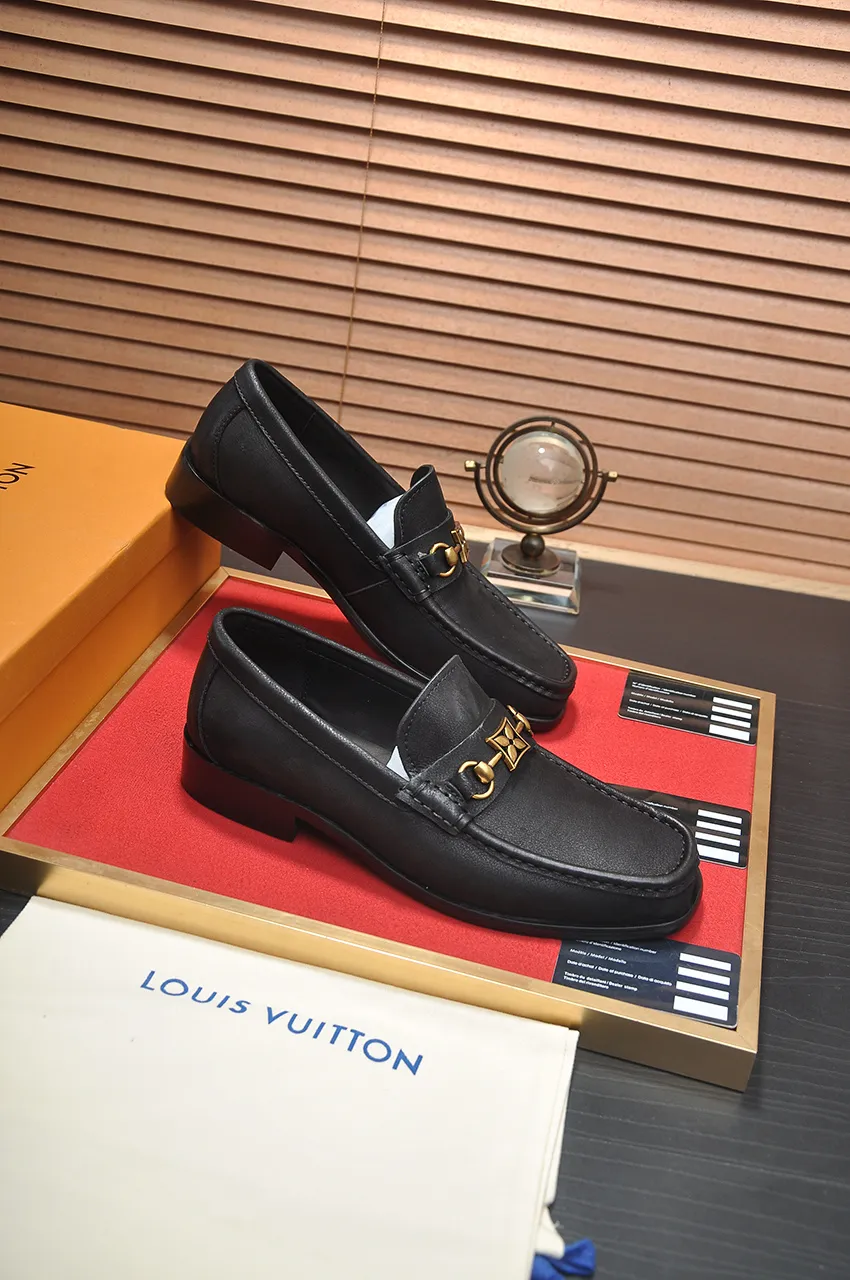 Men's men's shoes 💰520💶 [LV] (original single cowhide lining) 🍀LV's latest genuine leather business suit shoes are launched simultaneously on the official website. The first-layer cowhide imported from Italy is made of heavy gold, 💥official website 1:1 rubber outsole. Versatile to wear, high-end without losing class, and the color combination is extraordinary. This four-season style is alluring when worn on your feet, showing off your big-name flair. Standard code 38-45 (45 customized)